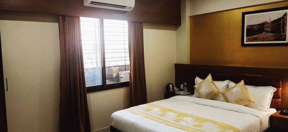 Hotel Crystal Luxury Inn