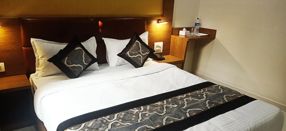 Hotel Crystal Luxury Inn