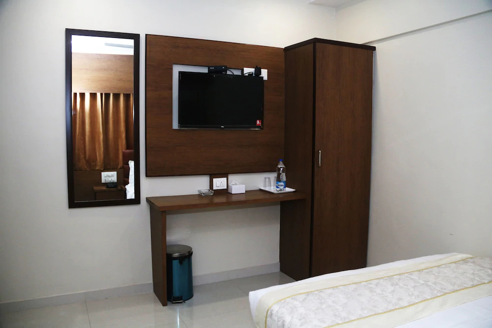 Hotel Crystal Luxury Inn