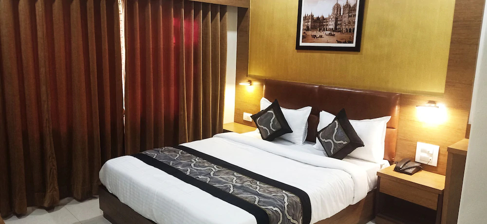 Hotel Crystal Luxury Inn