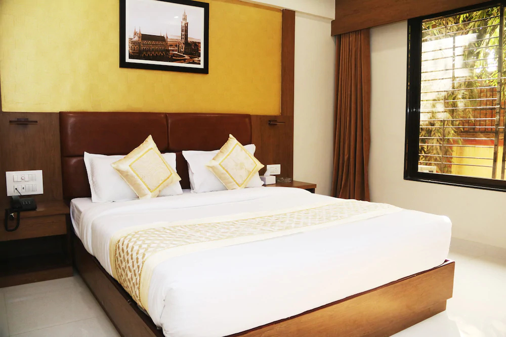 Hotel Crystal Luxury Inn
