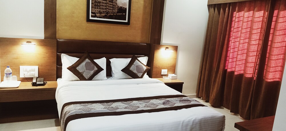 Hotel Crystal Luxury Inn