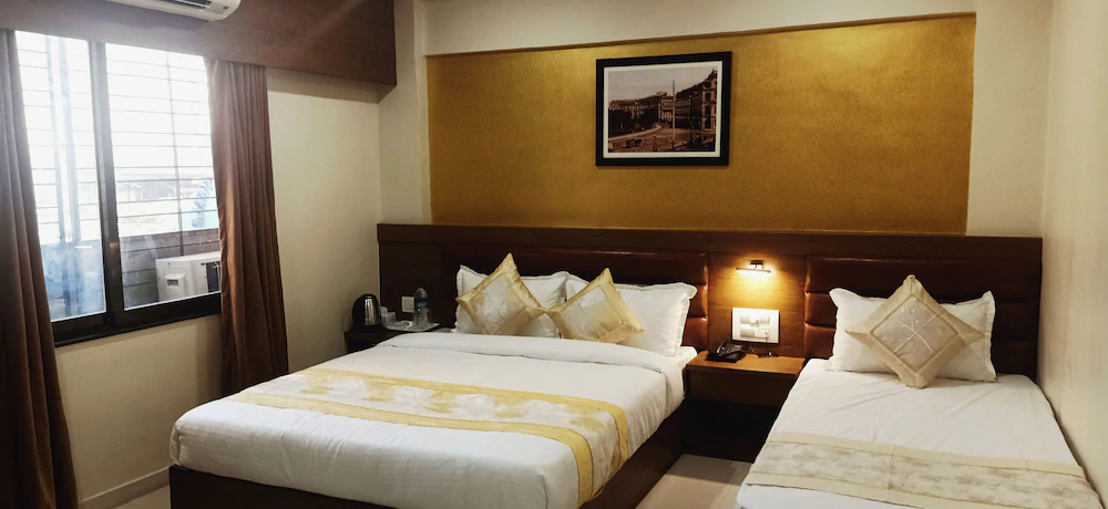 Hotel Crystal Luxury Inn