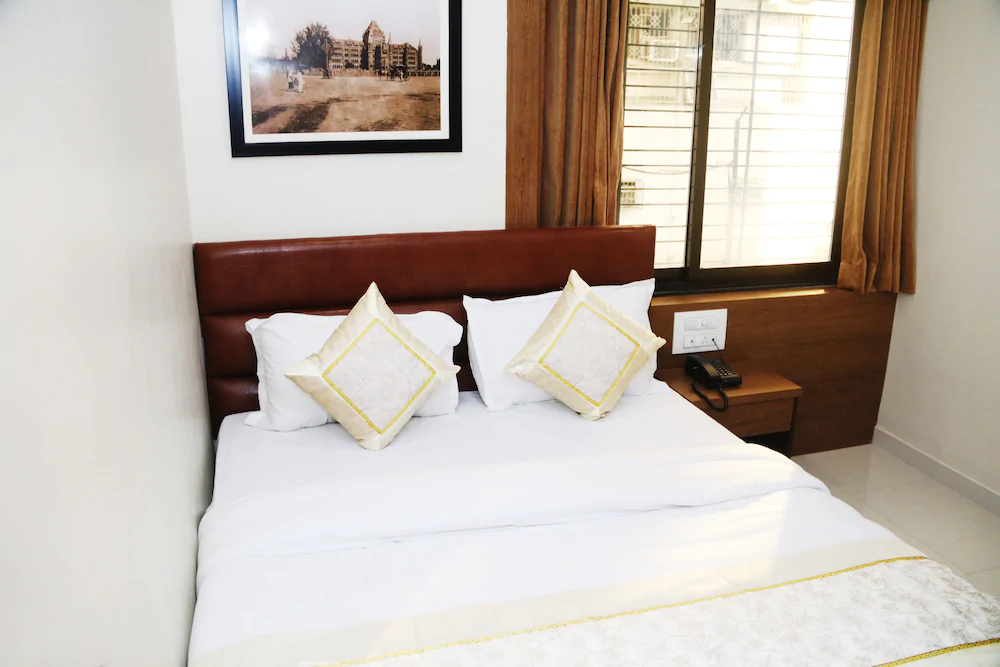 Hotel Crystal Luxury Inn