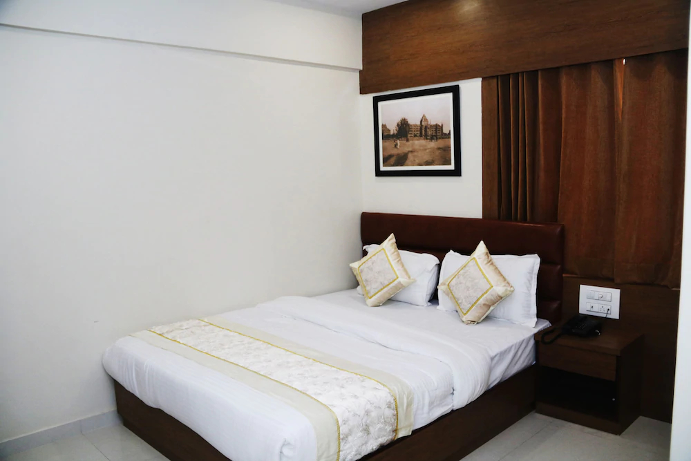 Hotel Crystal Luxury Inn
