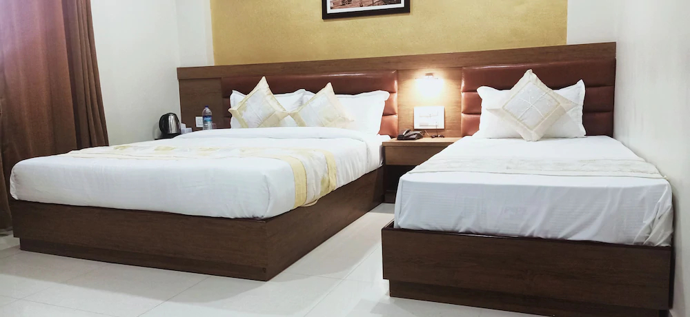 Hotel Crystal Luxury Inn