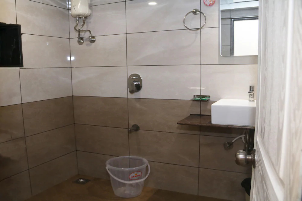 Hotel Crystal Luxury Inn