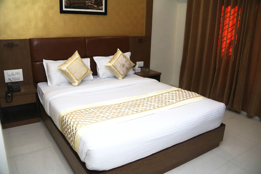 Hotel Crystal Luxury Inn