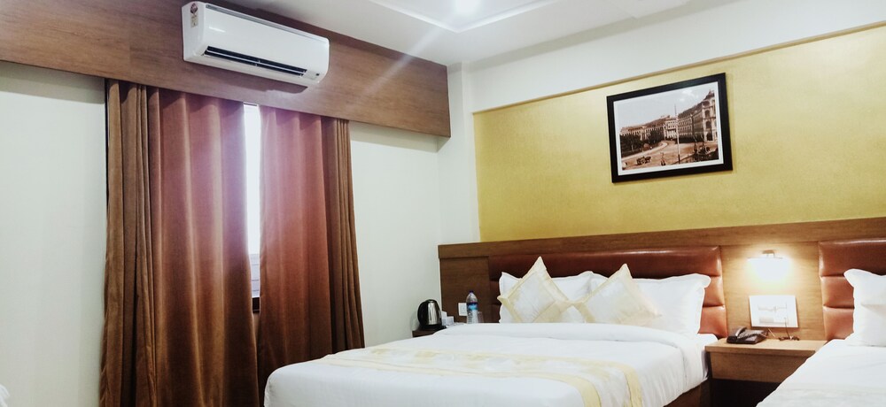 Hotel Crystal Luxury Inn