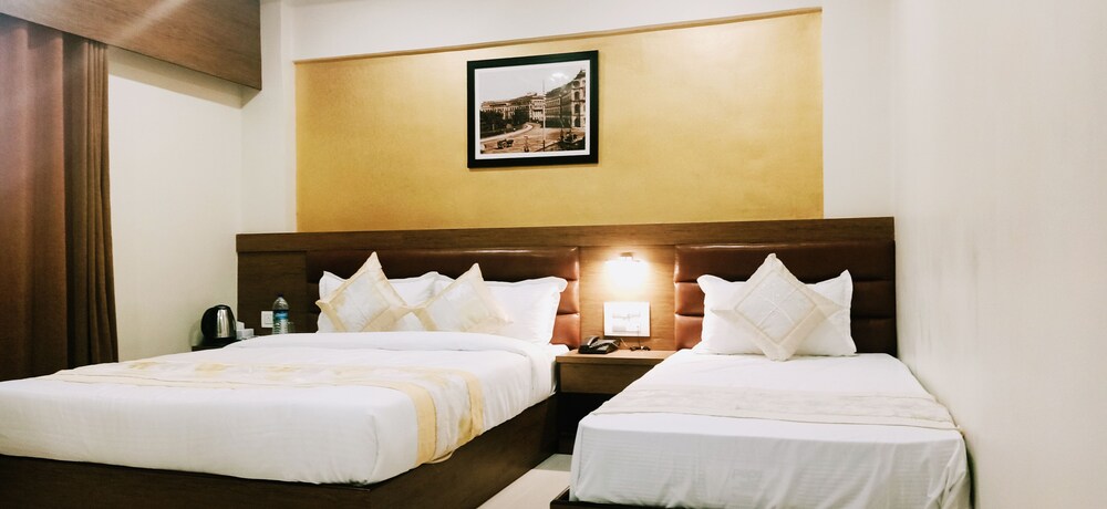 Hotel Crystal Luxury Inn