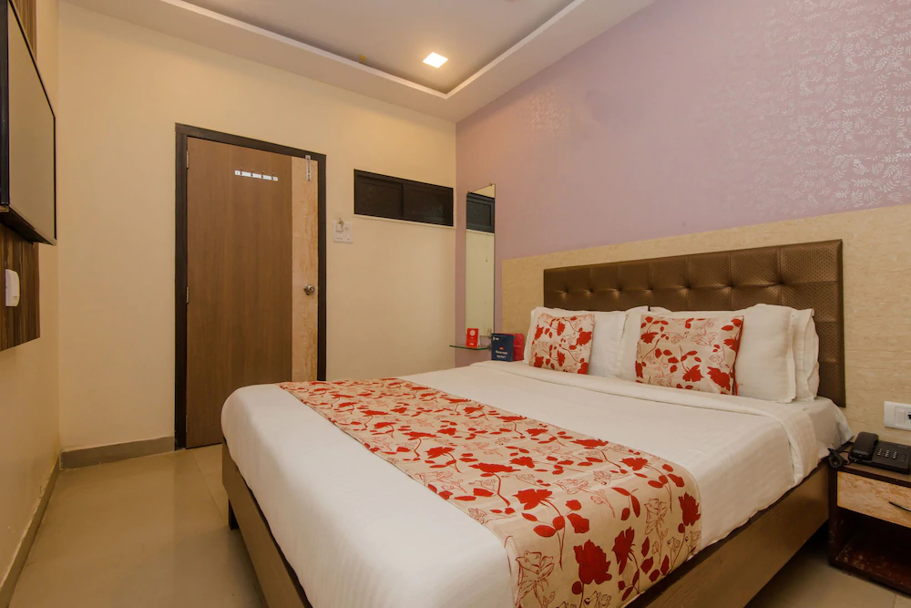 Hotel Golden Nest by OYO Rooms