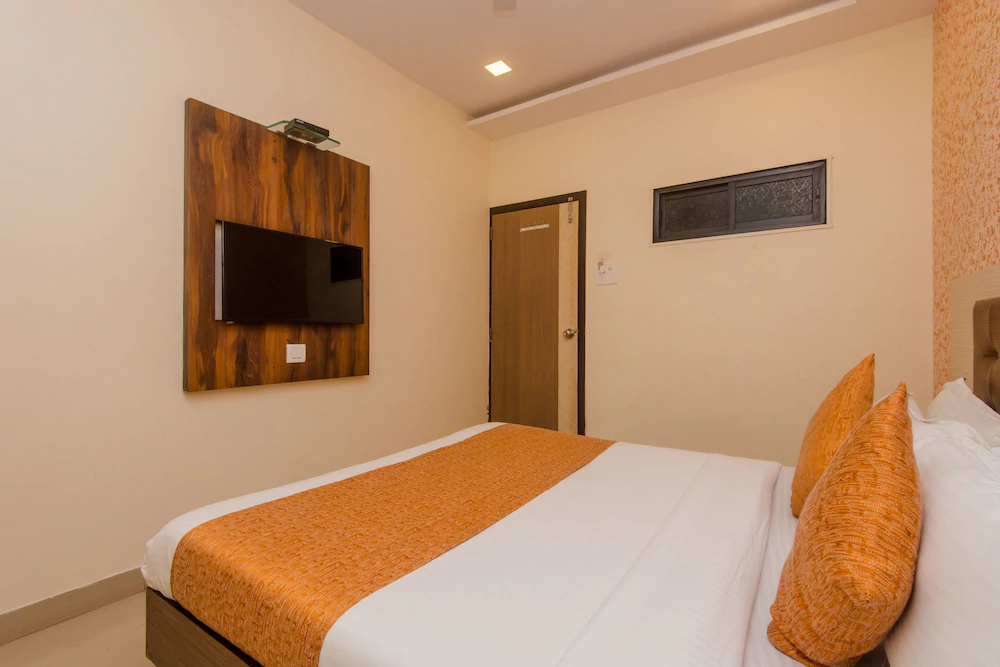 Hotel Golden Nest by OYO Rooms
