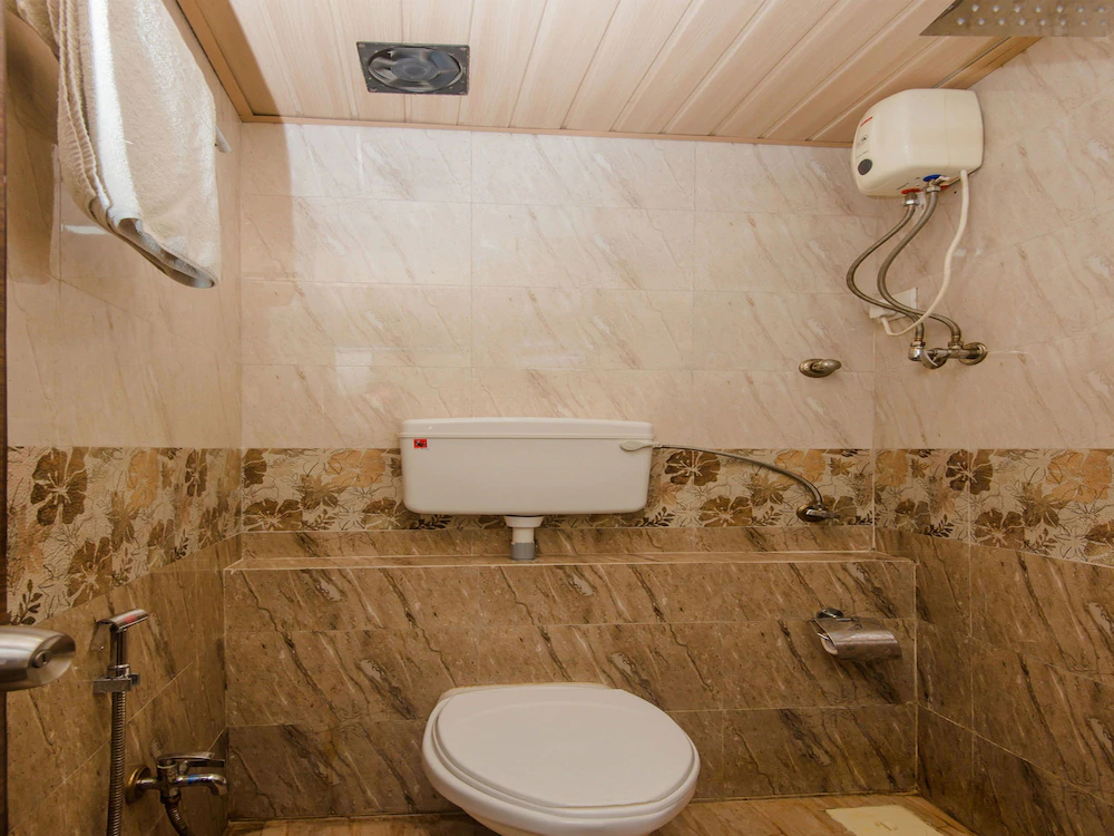 Hotel Golden Nest by OYO Rooms