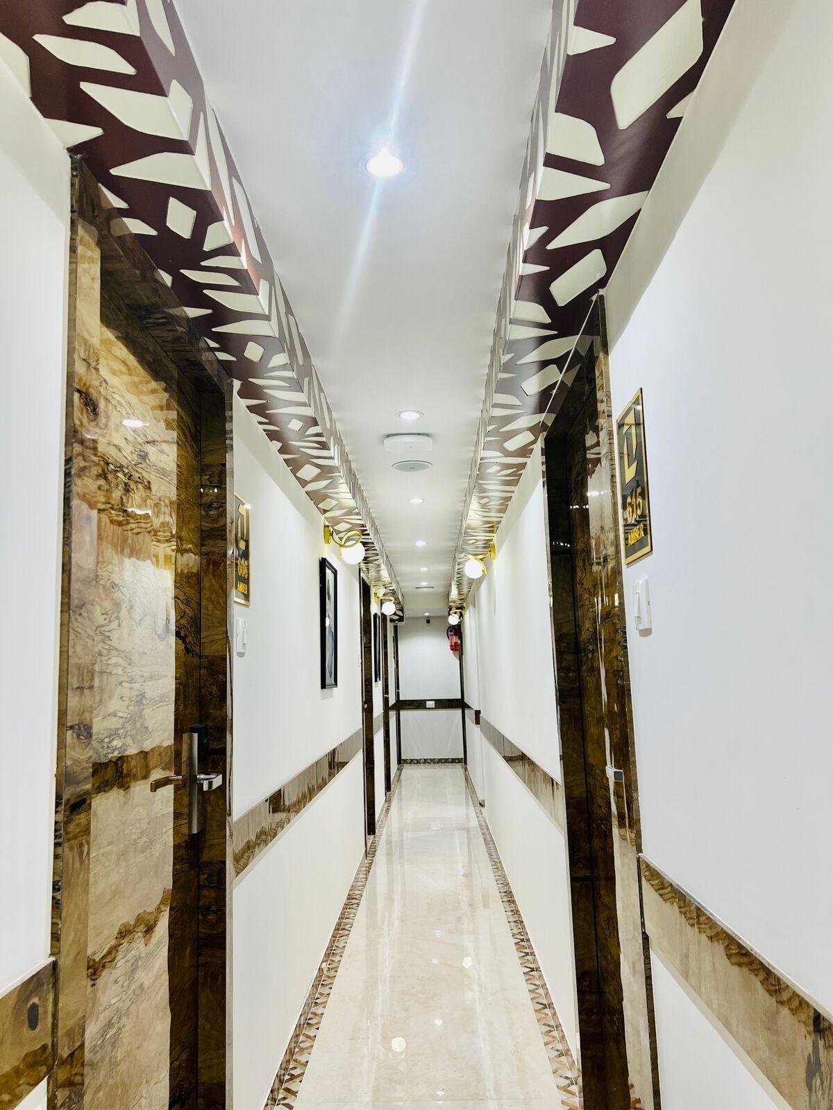 Hotel Larmont Luxury