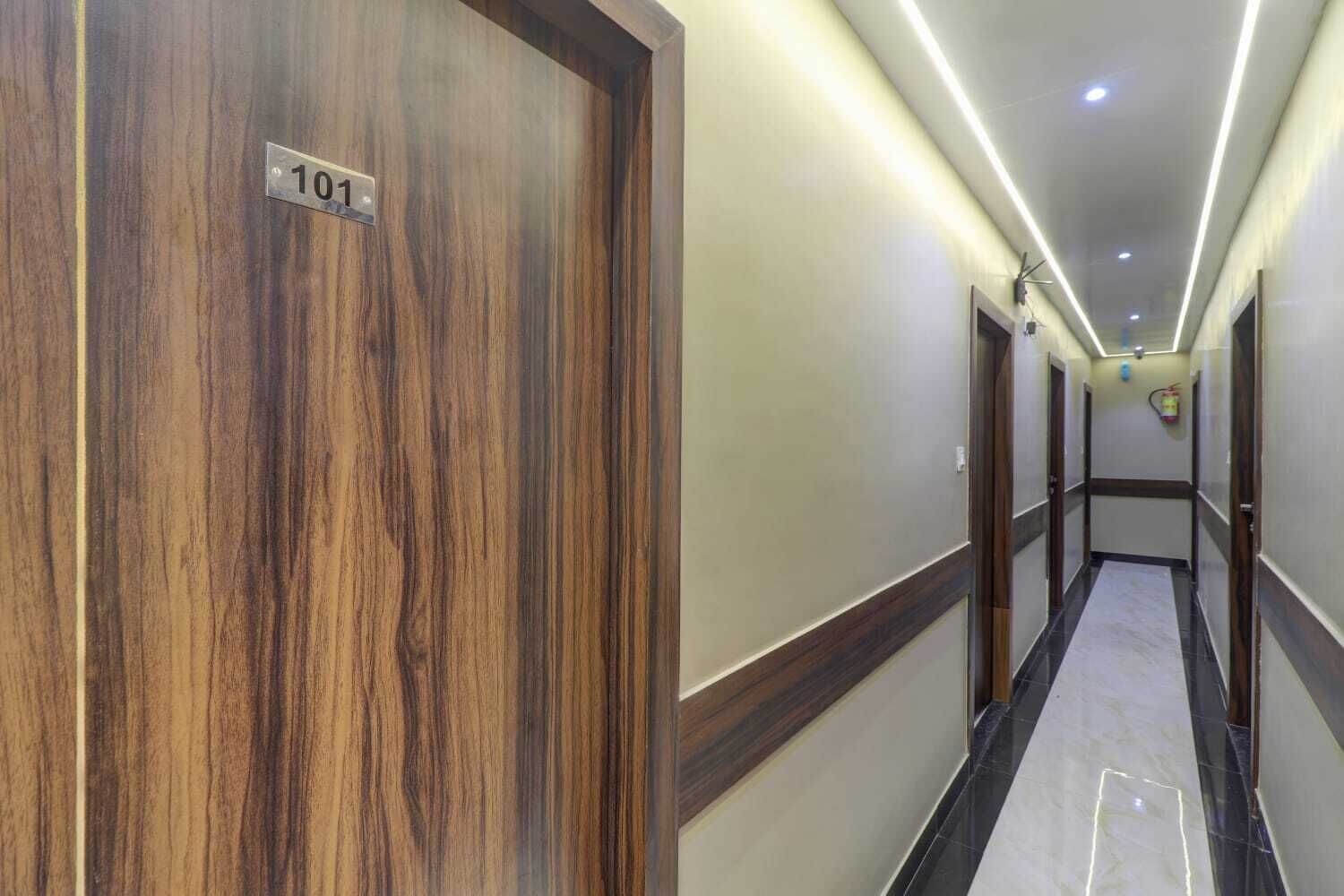 Hotel New Blue Sapphire Residency