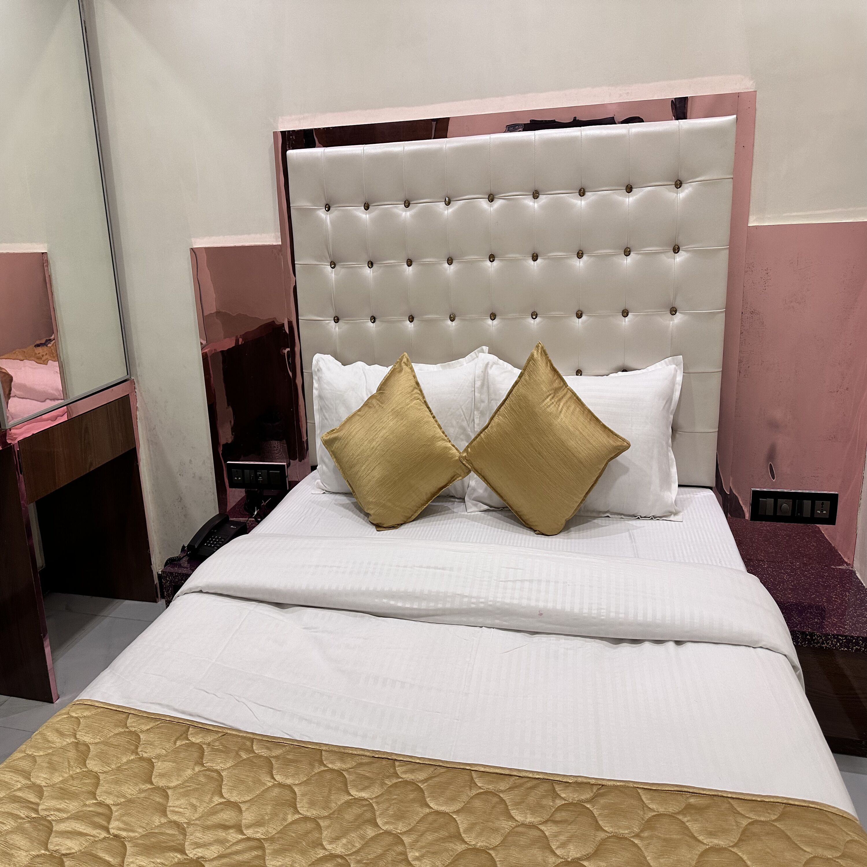 Hotel Airport Crown