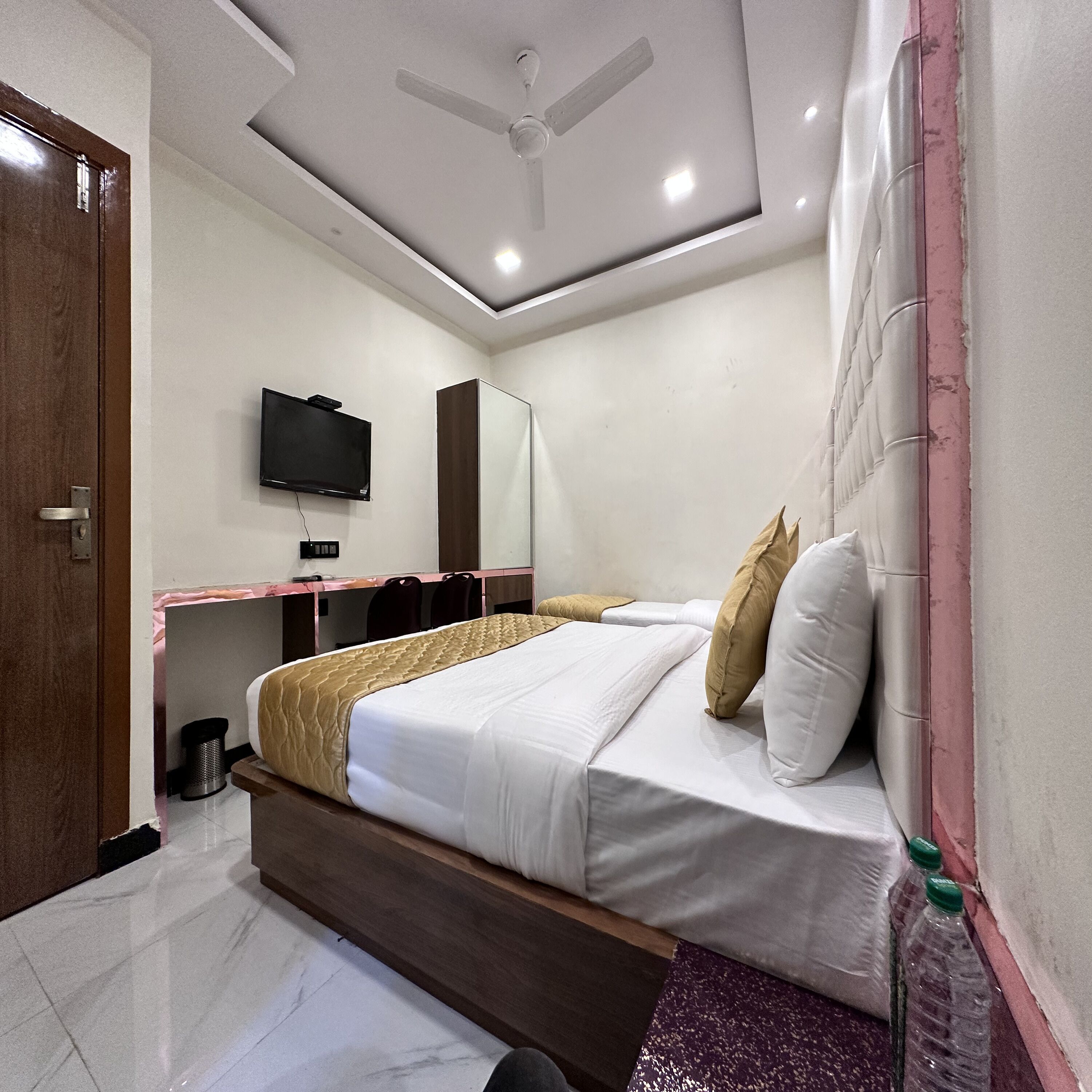 Hotel Airport Crown