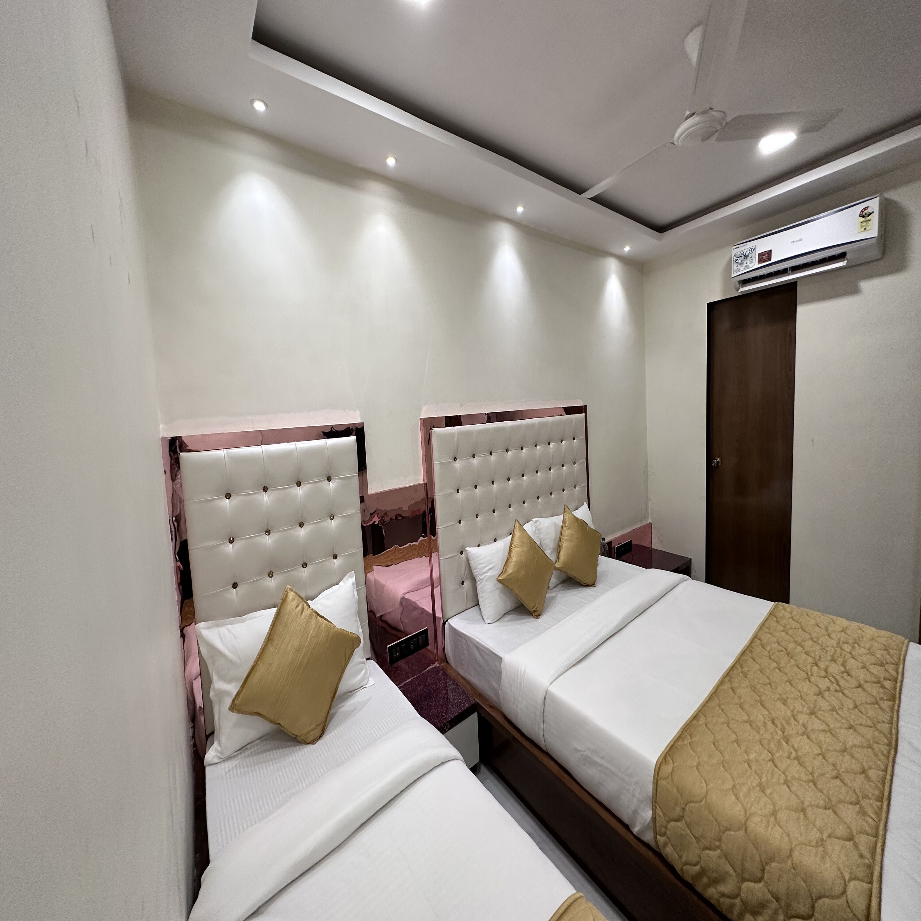 Hotel Airport Crown