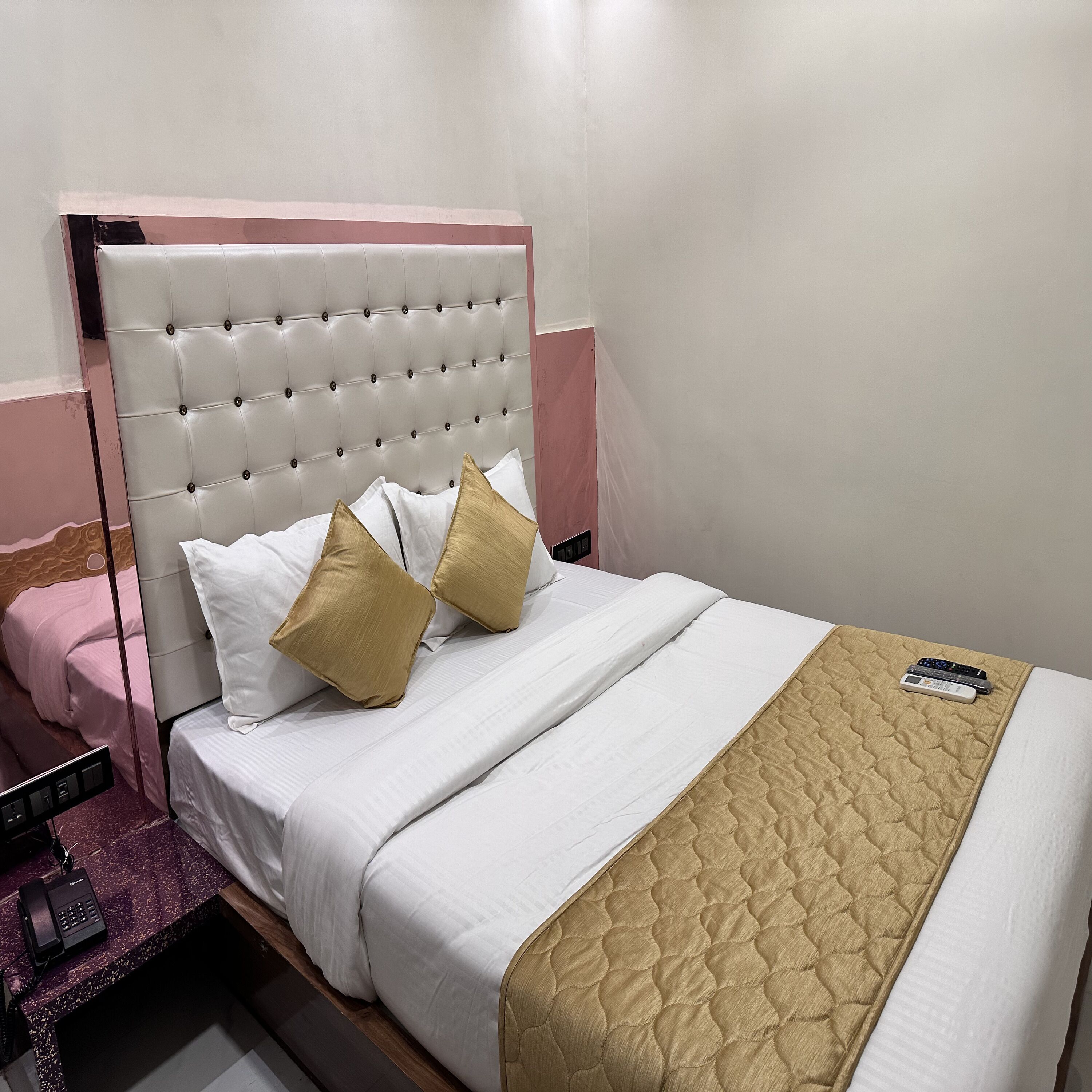 Hotel Airport Crown