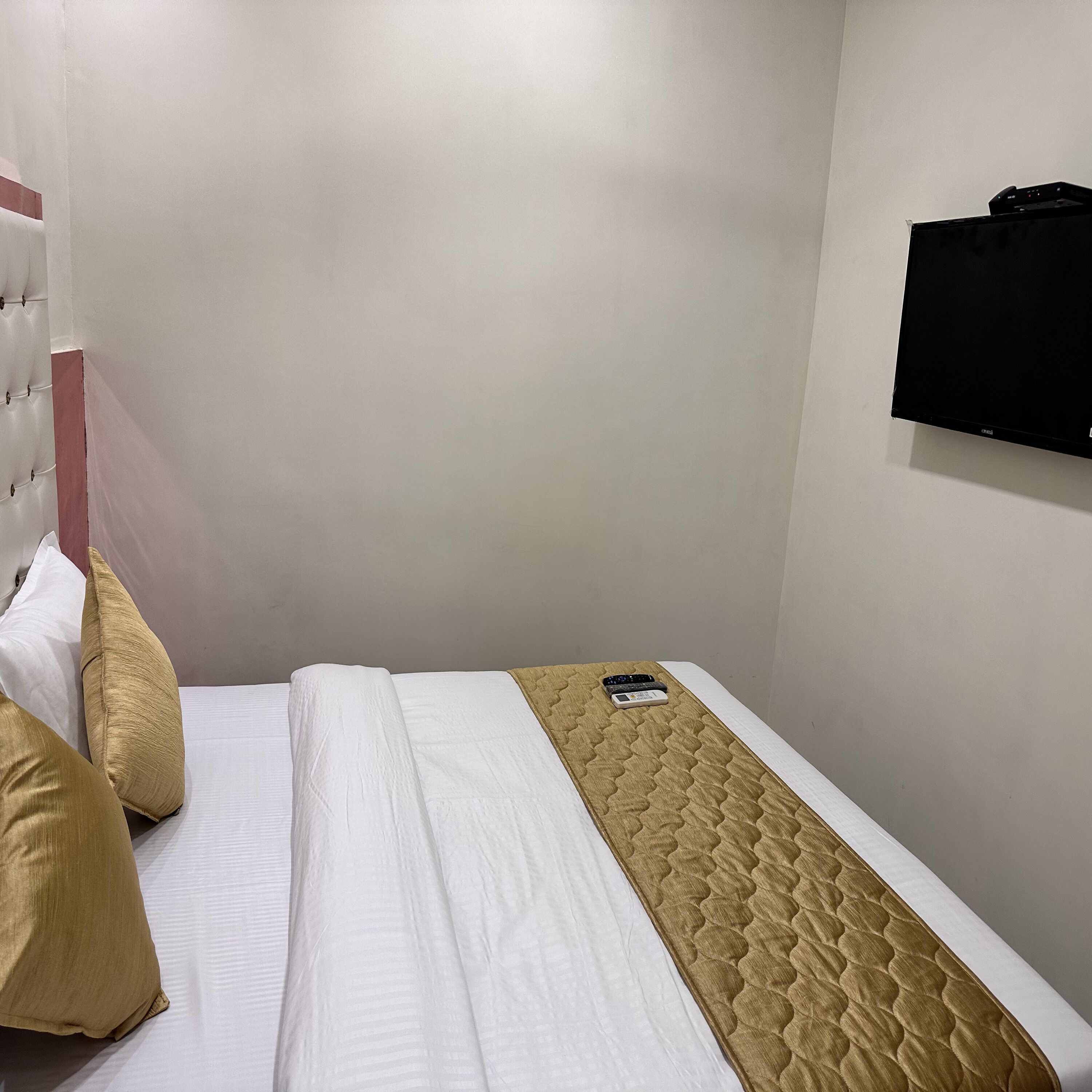 Hotel Airport Crown