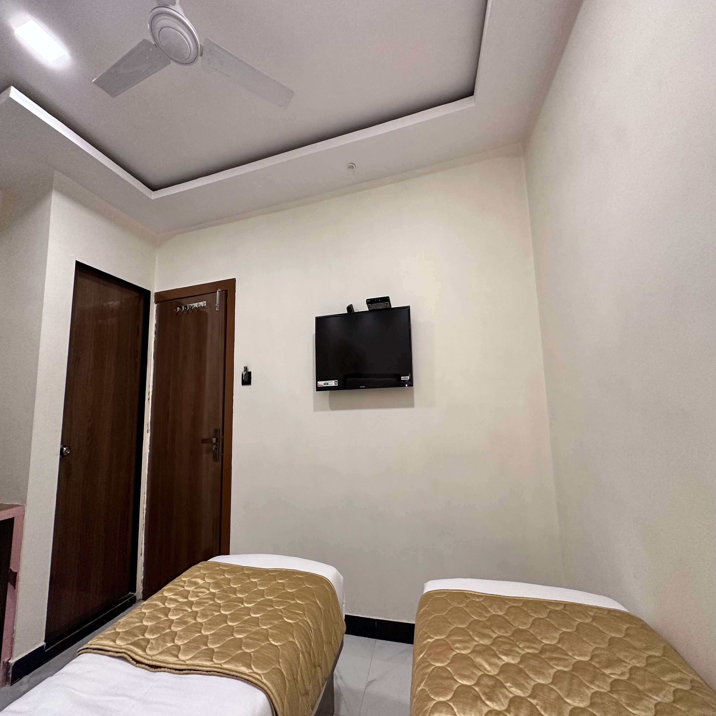 Hotel Airport Crown