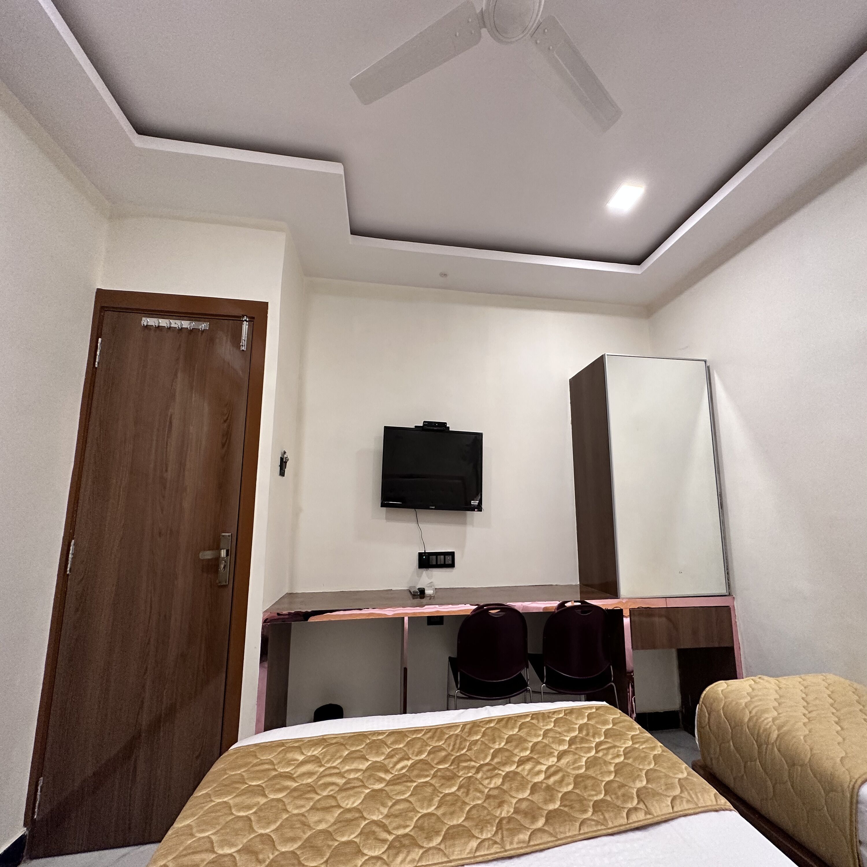 Hotel Airport Crown