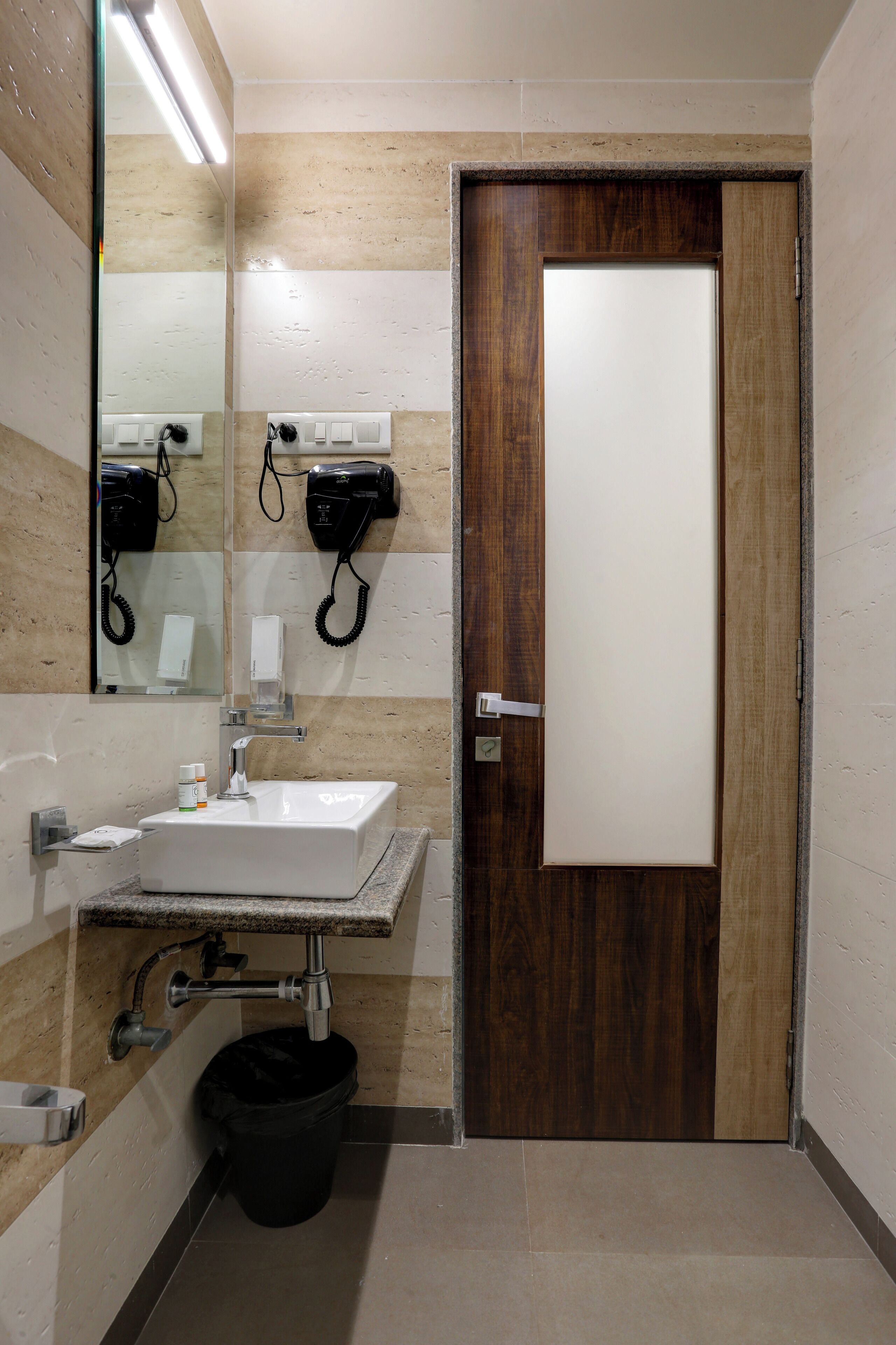 Hotel Ozone Inn