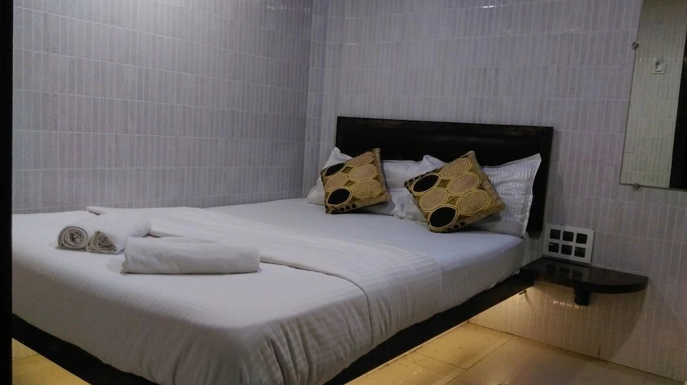 Hotel Paris Residency