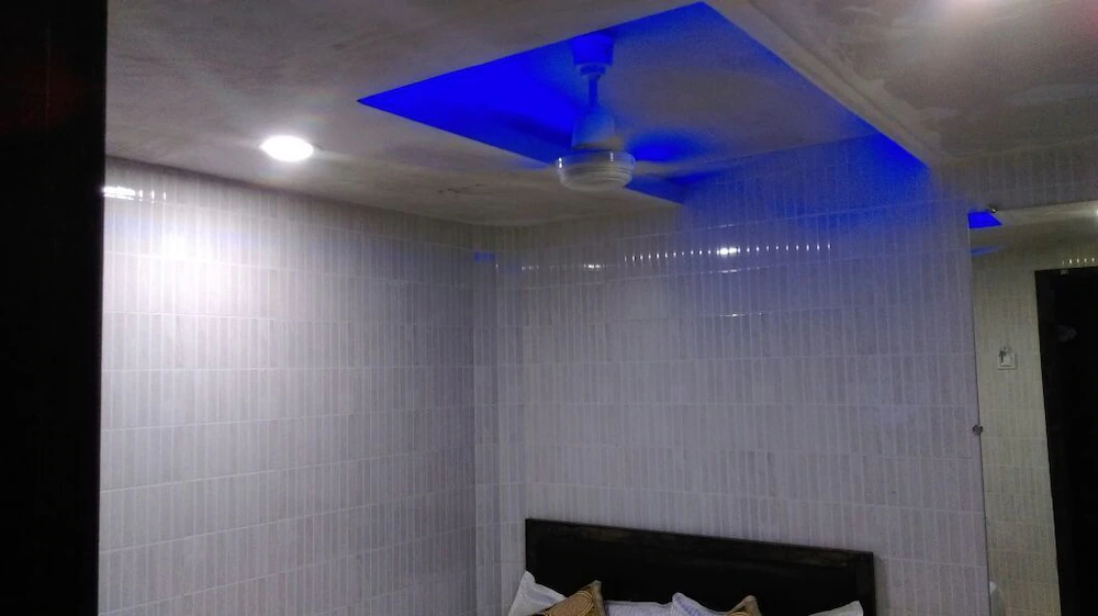 Hotel Paris Residency