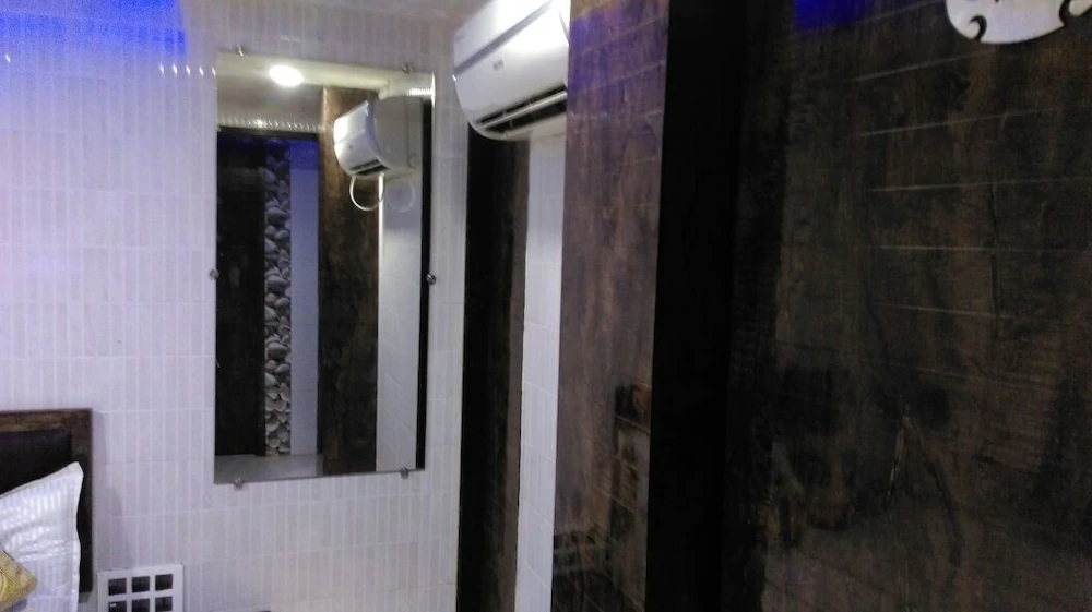 Hotel Paris Residency