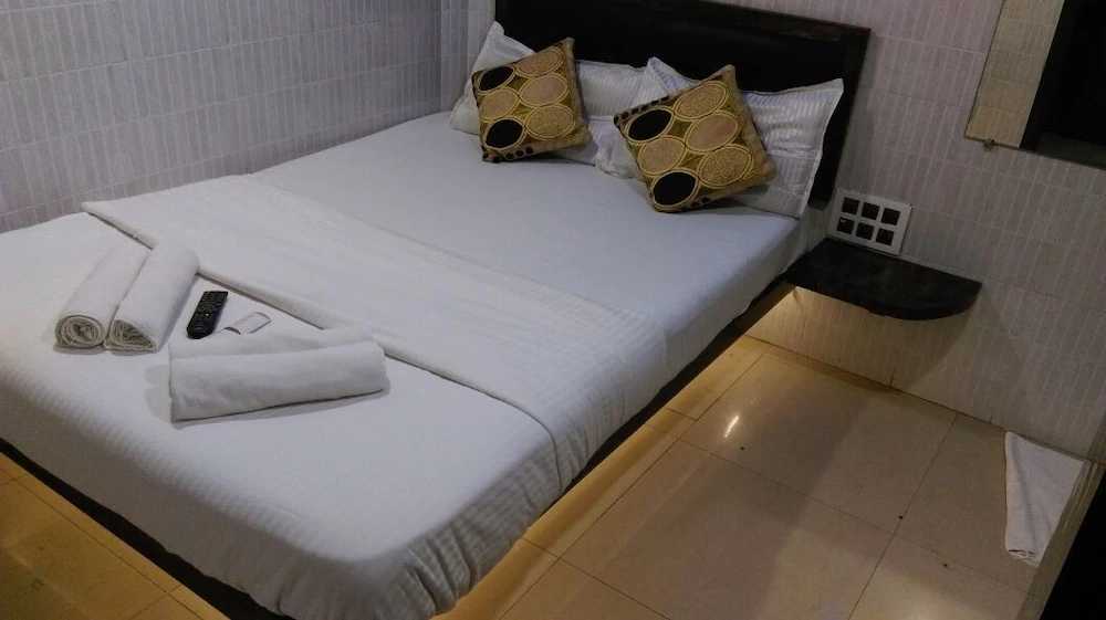 Hotel Paris Residency