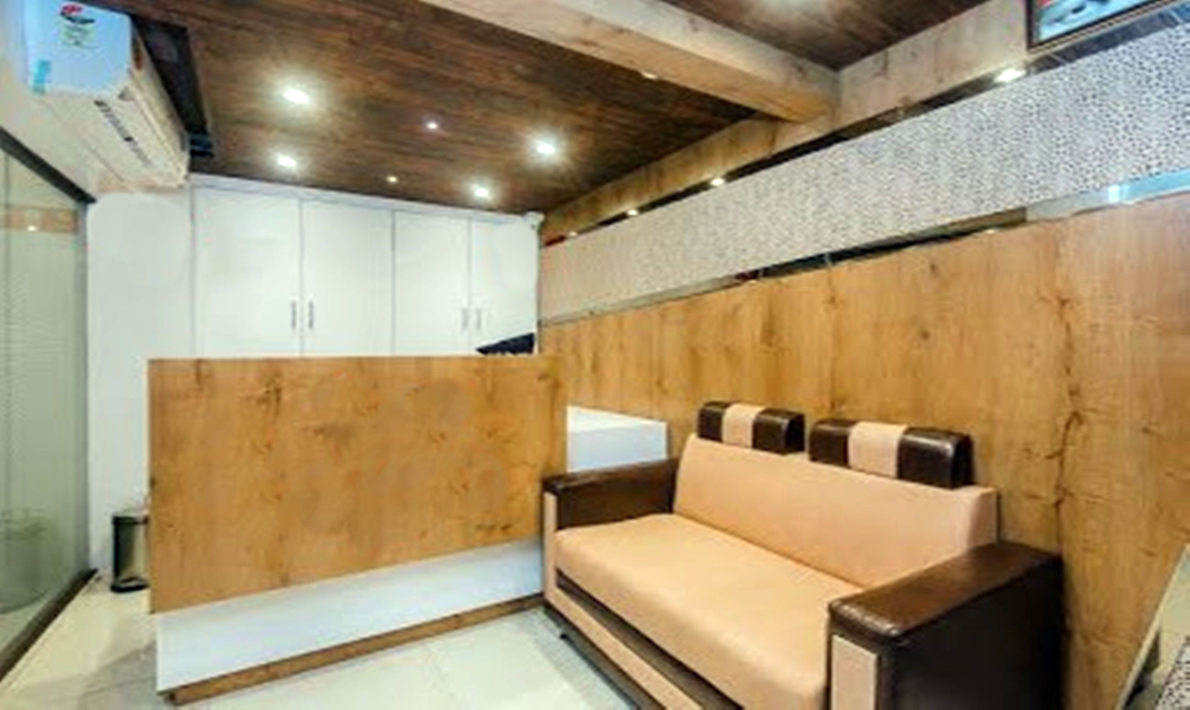 Hotel Sai Suites