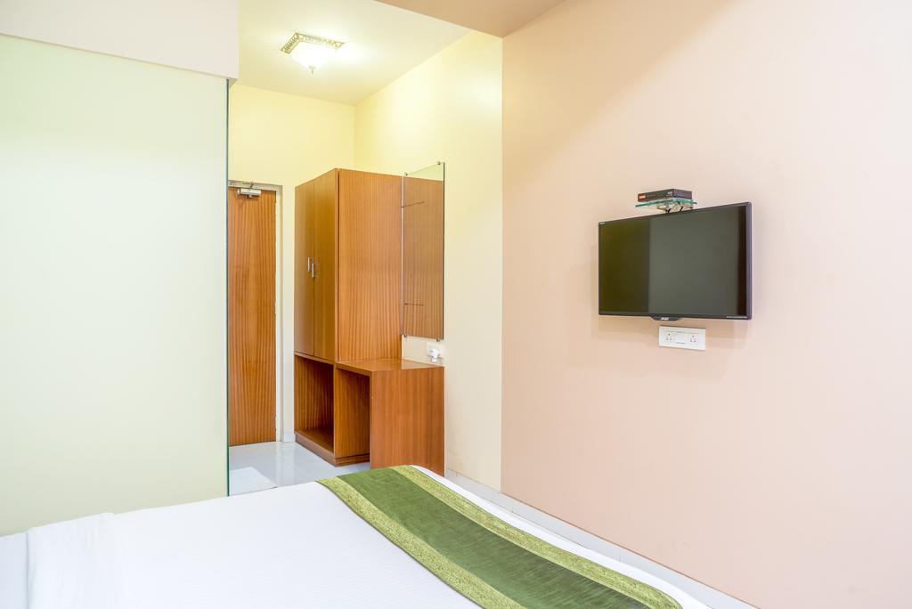 FabHotel Seven Hills  Nr Mumbai International Airport
