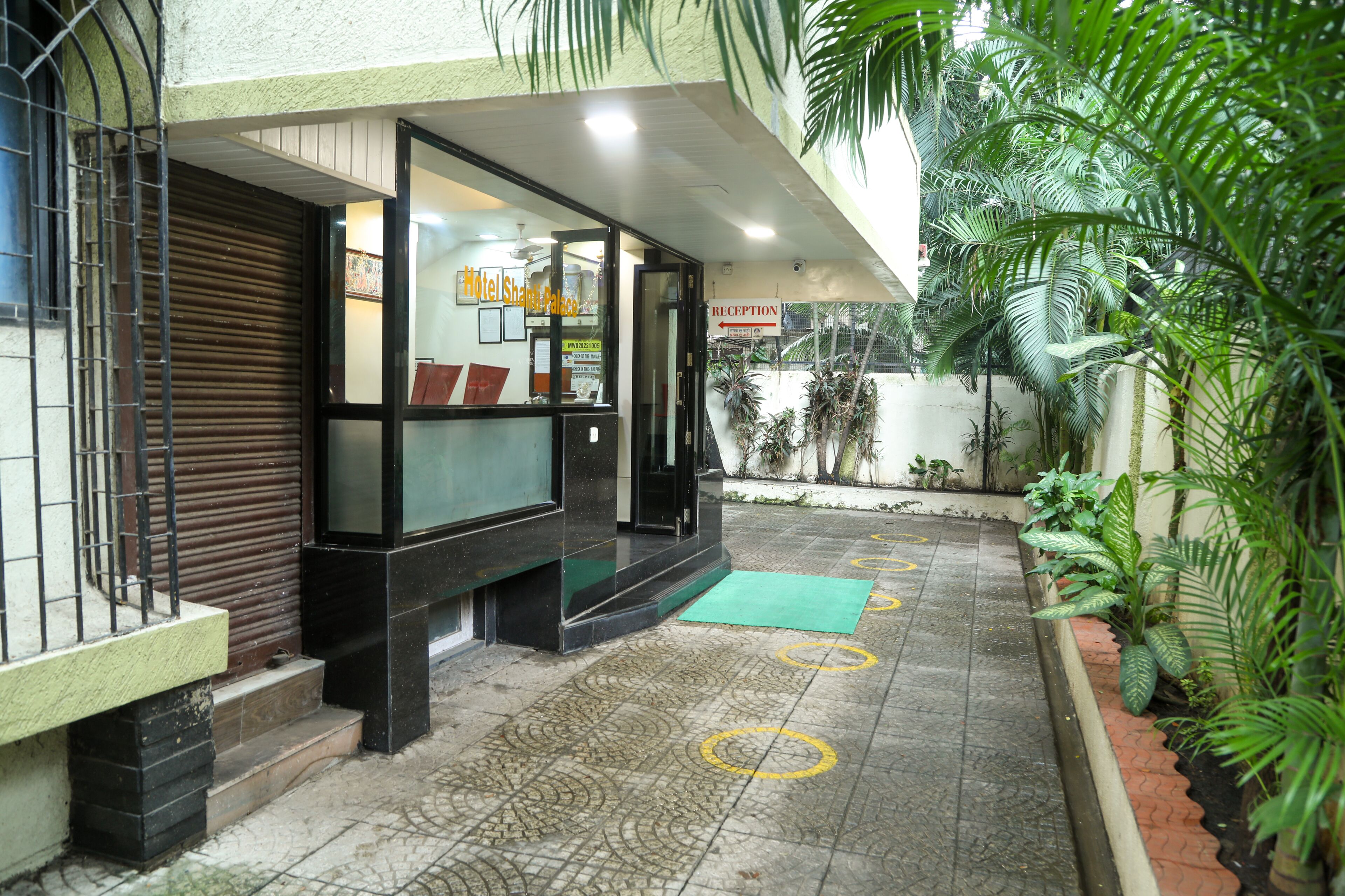 Hotel Shanti Palace