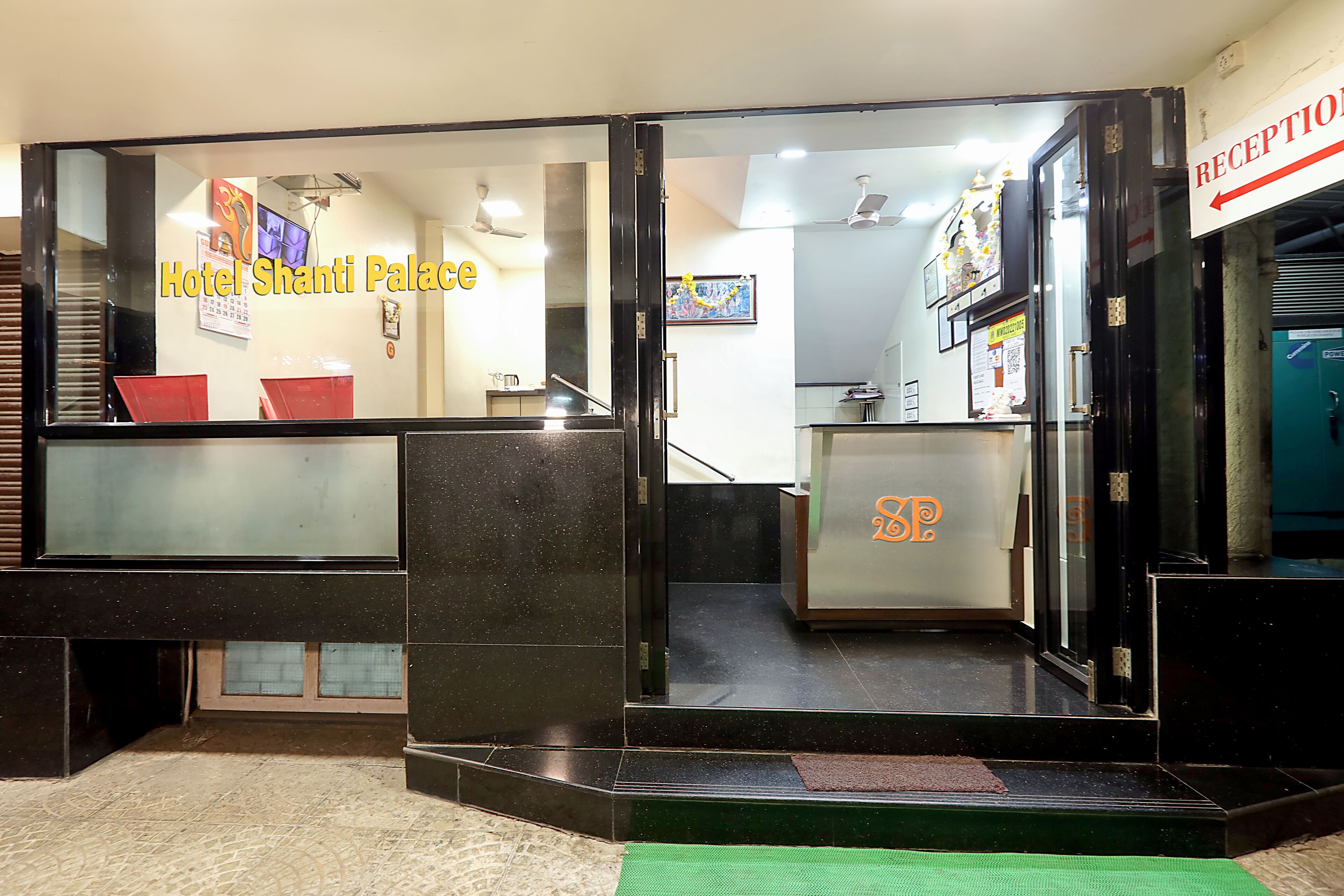 Hotel Shanti Palace
