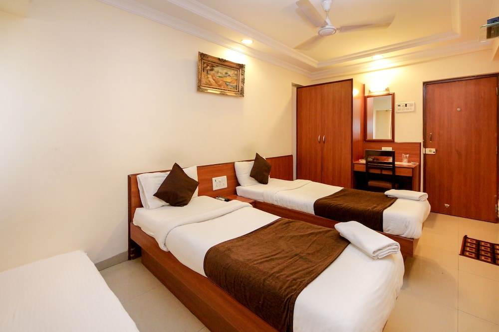 Lucky Hotel Goregaon