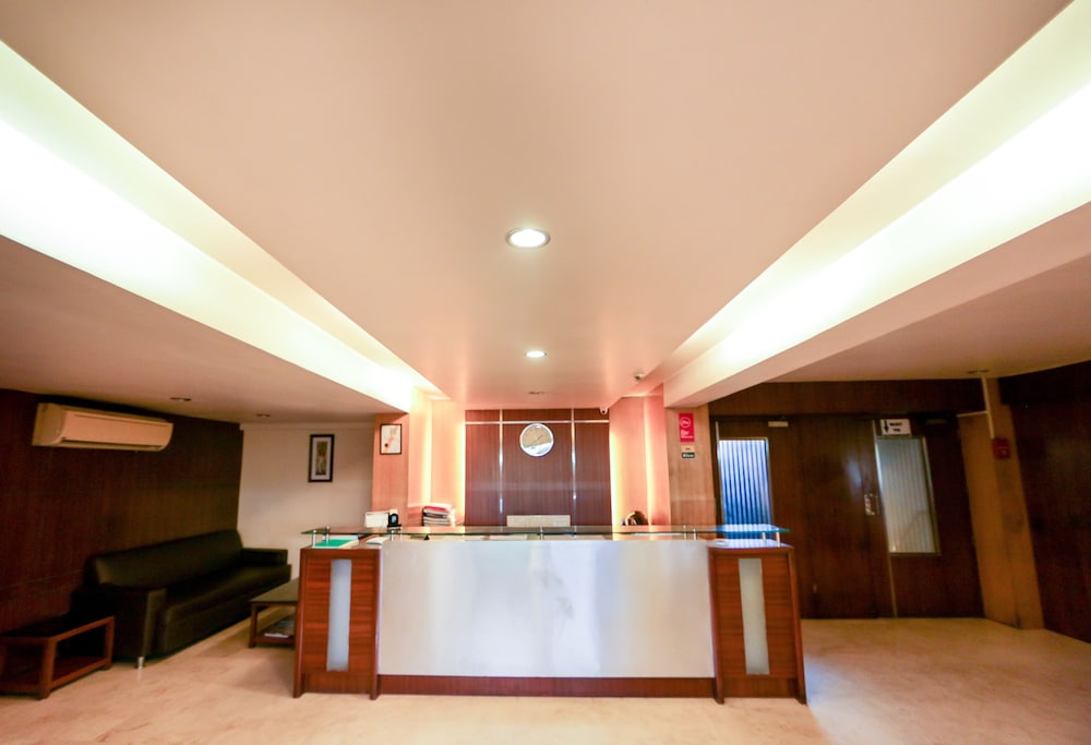 Lucky Hotel Goregaon