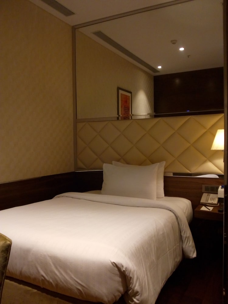 Niranta Airport Transit Hotel And Lounge