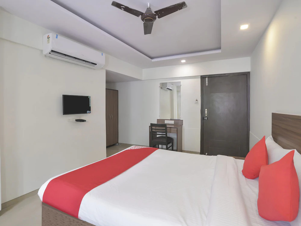 OYO 17165 Flagship Ace Residency Marol
