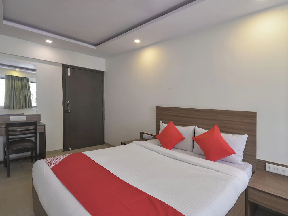 OYO 17165 Flagship Ace Residency Marol