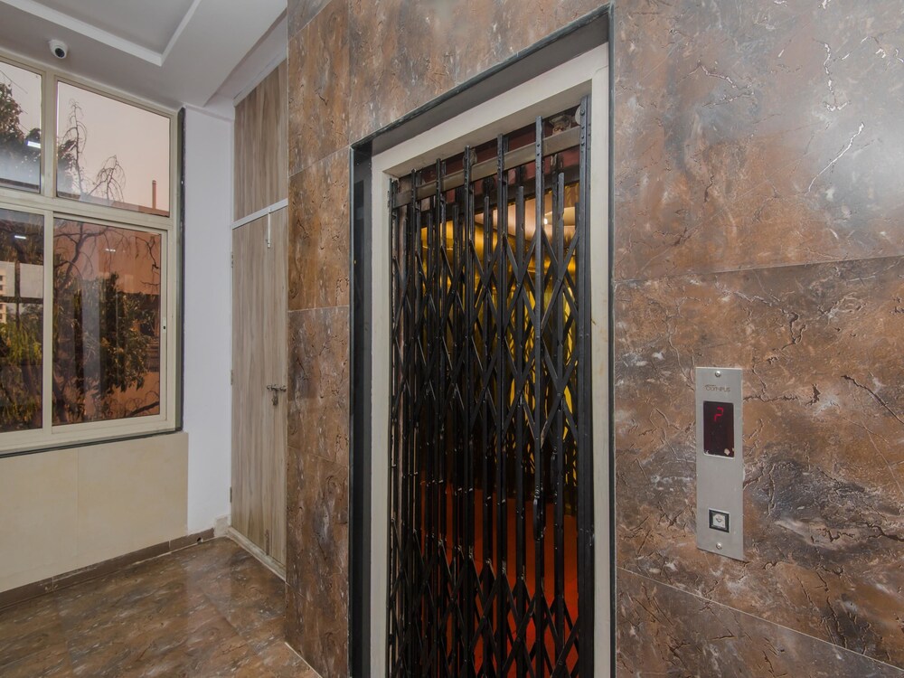 OYO 9849 Hotel Divine Residency