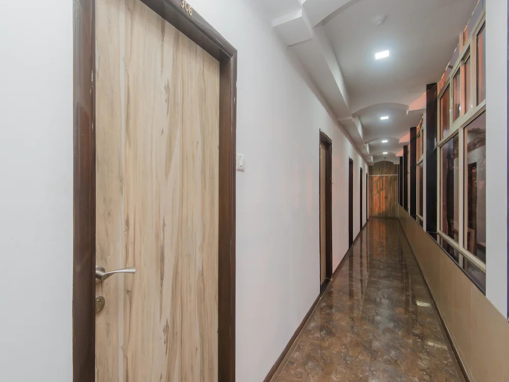 OYO 9849 Hotel Divine Residency