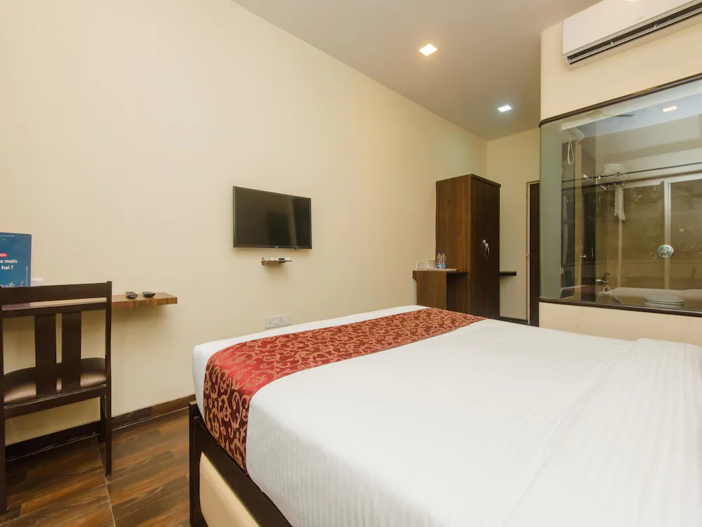 OYO 9849 Hotel Divine Residency