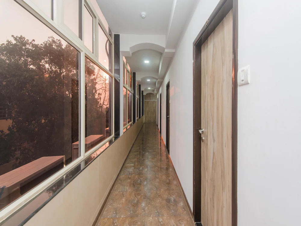 OYO 9849 Hotel Divine Residency