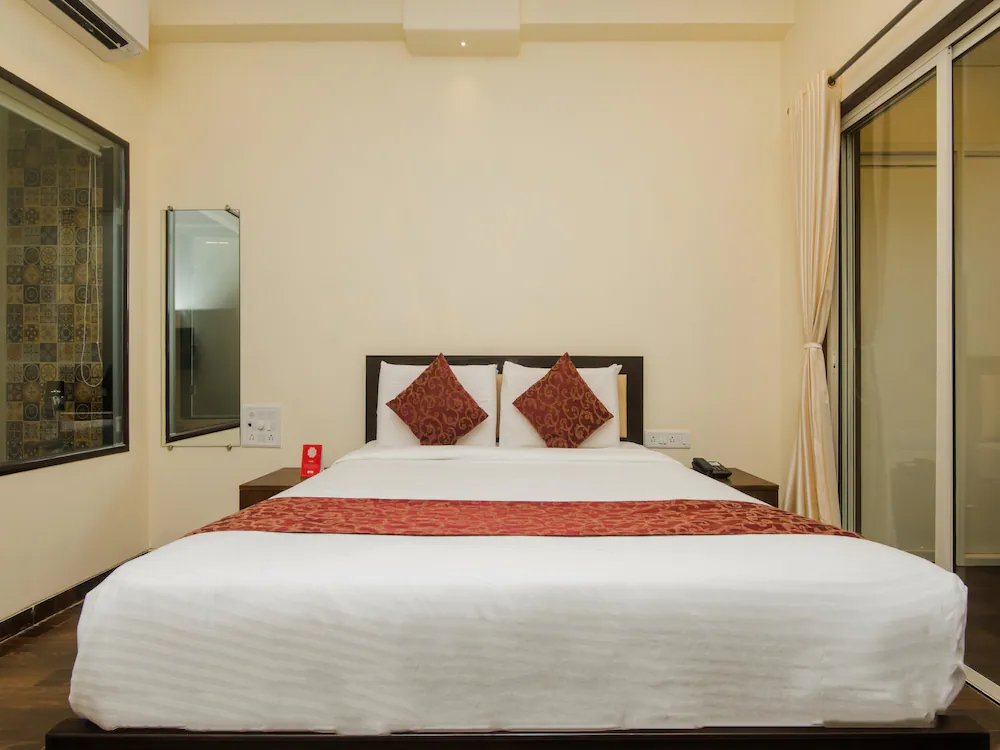 OYO 9849 Hotel Divine Residency
