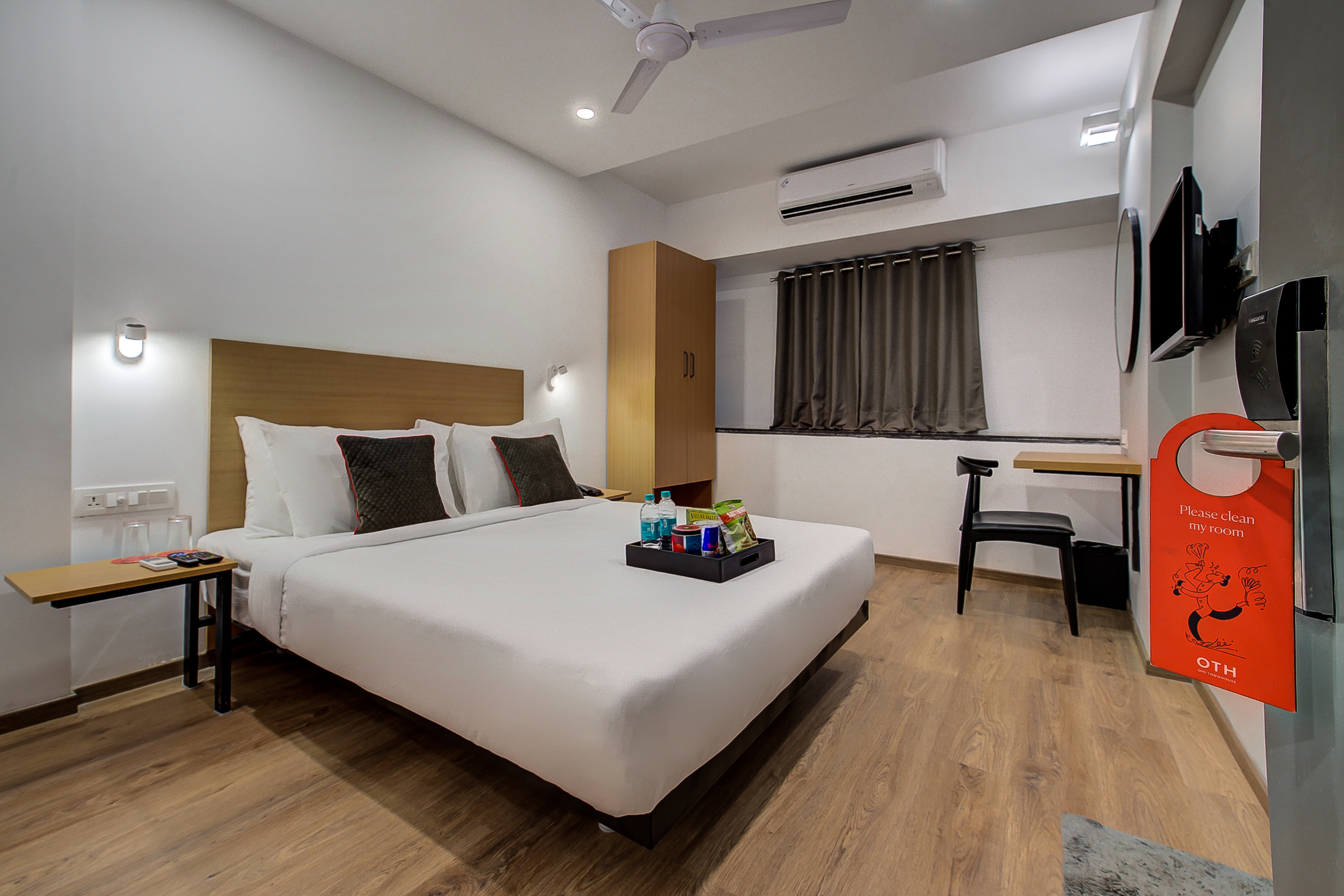 OYO Townhouse 046 Khar West Station