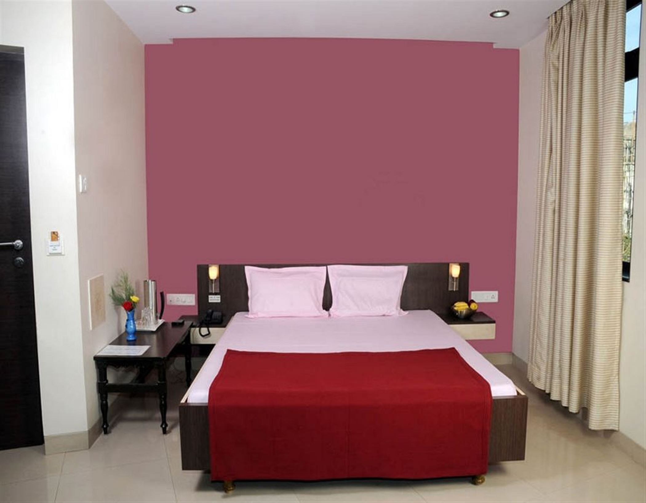 Pals Hotel