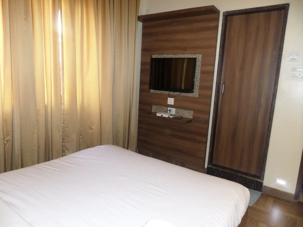 Raj Vikas Residency by OYO Rooms