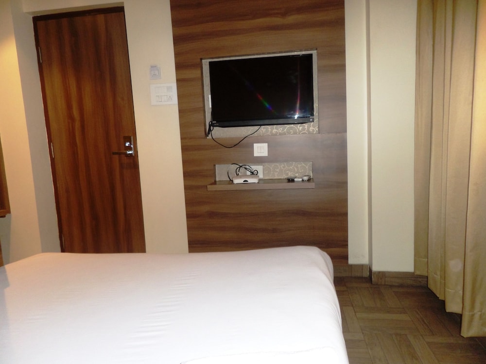 Raj Vikas Residency by OYO Rooms