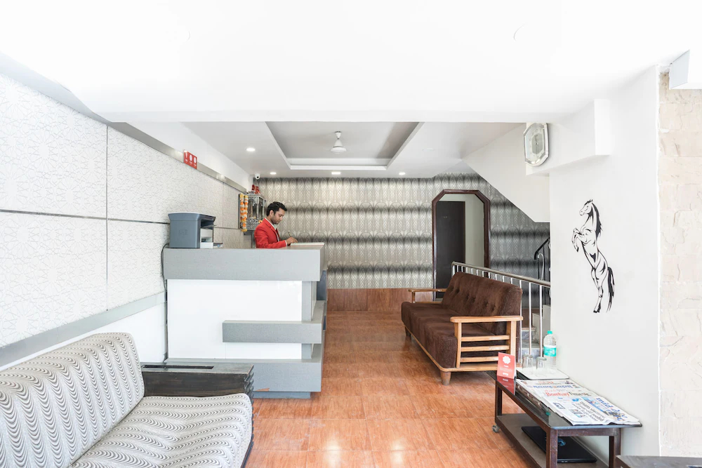 OYO Rana Residency Near Western Express Highway Metro Station